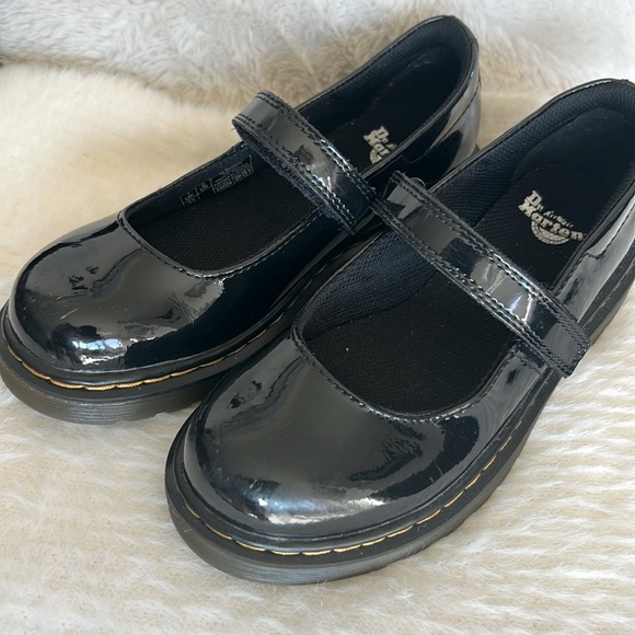 Dr Martens New Black patent  Mary Jane’s size 2 Girls - Picture 1 of 6